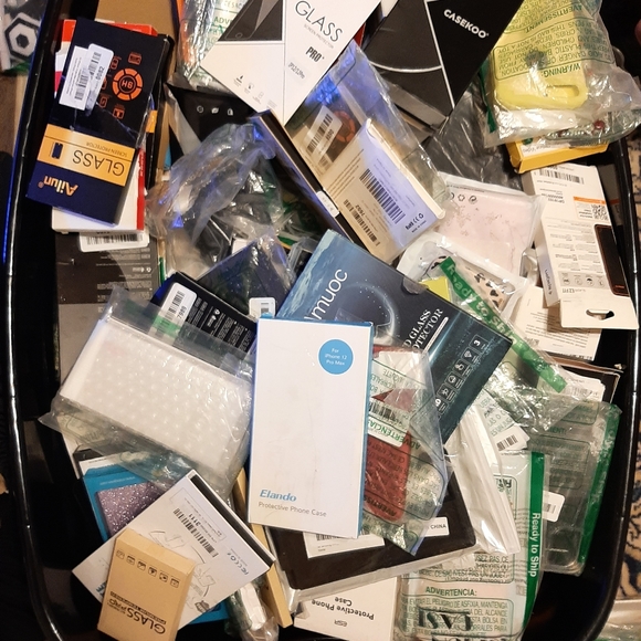 Phone cases and accessories - Picture 13 of 16